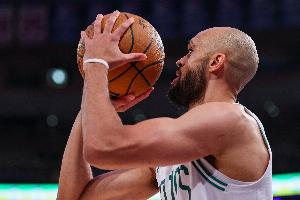 进攻端不在状态！怀特18中6&三分11中3拿到15分 另有4板3助4断2帽