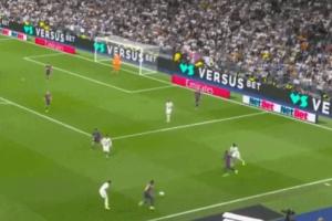 1v2天秀拉球+转身磕球！卡马文加：解锁新位置，右边锋✅