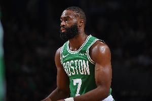 杰伦-布朗：这两场篮板球保护做得非常好 这为我们奠定了优势