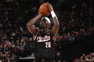 青岛外援开始发挥！杜普-里斯连续三分命中 还防努尔基奇失误