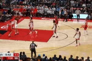 申京走神了！马穆低位背打谢泼德 巴恩斯溜底线空切暴扣！