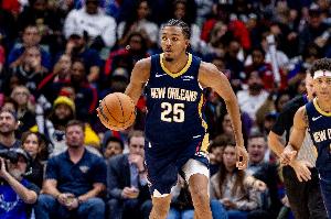 稳定输出！墨菲16中7&5记三分拿下21分3板3助 上半场19分