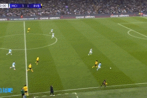 门将？门卫！多纳鲁马出击精准铲下对手单刀，快速起身两连铲