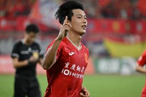 未来可期！21岁重庆队长向余望18球2助率队冲超，中甲射手榜第4！