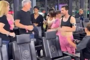 还得是你最皮！马特奥慢悠悠走着酝酿后一脚踢梅西屁股上