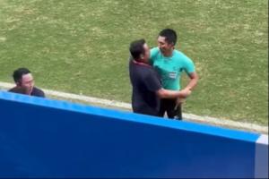 你惹他干嘛！马宁全运会激情出示红牌，云南主帅拉都拉不住