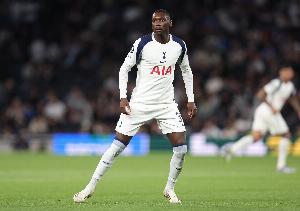 邮报：穆阿尼无须手术，但需要佩戴护具面罩出场