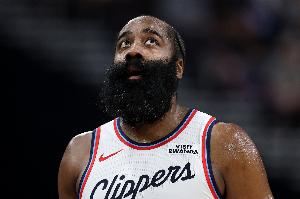 哈登谈球队调整首发：我们在尝试找出有效的组合 无效的就调整