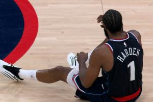 他还在努力！哈登极限3+1 末节已独自砍下18分！