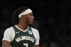 专打你？特纳近3次做客独行侠主场 场均24.7分&三分命中率46.7%