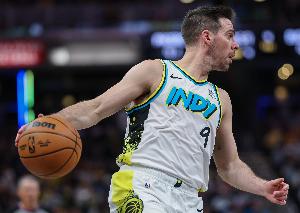 赛季首秀状态不错！麦康纳半场12中6拿到12分 中投依然很稳定