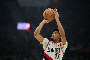 超高效！夏普近5战场均27.5分钟 拿下25.6分6板1.8断&命中率55.2%