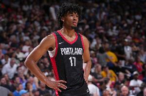 35分5板3助！媒体人：现在看谢顿·夏普 有一种看初期拉文的感觉