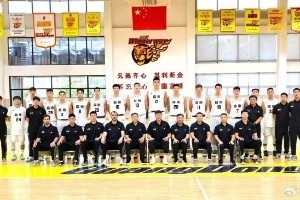 李炎哲晒大合照和金牌照：全运会体验卡 谢谢大家