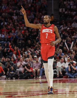 百花齐放！火箭上半场狂轰81分 并列队史上半场得分第三高！