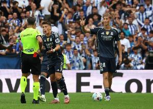 阿斯：阿隆索和皇马绝对信任赫伊森，球员被视为未来十年的中卫