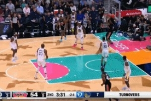 库里望球兴叹呀！文班亚马助飞卡斯尔空接暴扣！