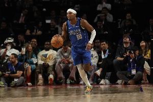 太可惜！布兰登·威廉姆斯上篮命中但踩线在先 分差仍为5分