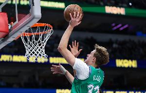 效率不高但全面！弗拉格半场9中3 得到7分5篮板4助攻2抢断2盖帽