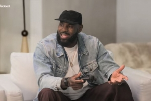 詹姆斯：我有时候觉得2K游戏并不真实 我空篮不进 库里投丢大空位