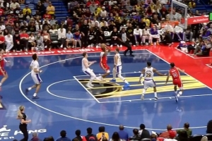 听劝！东契奇被吹防守犯规让挑战 雷迪克应允且成功改判对手犯规